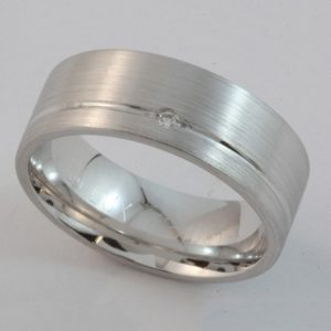 Heavy white gold gents wedder with single diamond and brush finish