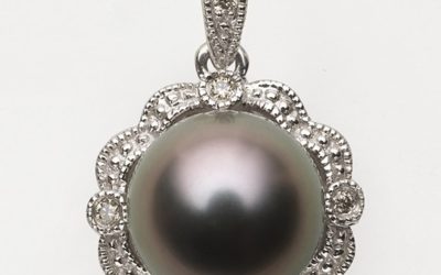 115755 : Black Pearl & Diamond Pendant