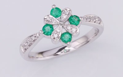 119288 : Emerald & Diamond Ring