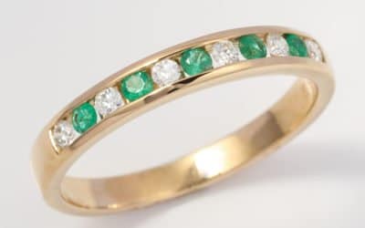 119448 : Emerald & Diamond Ring
