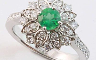 c120112 : Emerald & Diamond Ring