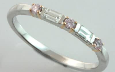 119790 : 18 Carat White & Rose Gold Diamond Ring