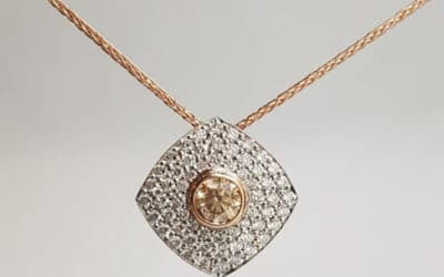 120756 : 18 Carat White & Rose Gold Argyle Diamond Pendant