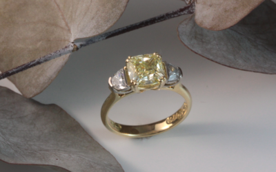 120868 : 18 Carat Yellow & White Gold Yellow & White Diamond Ring